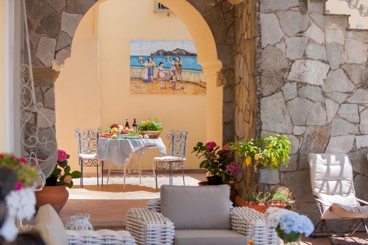 Resort Ferrara Villa Multa Quies มัสซาลูเบรนเซ ภายนอก รูปภาพ